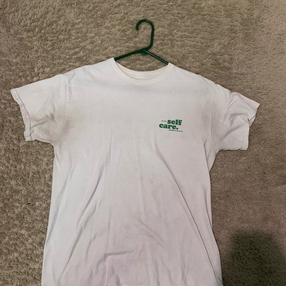 white graphic tee